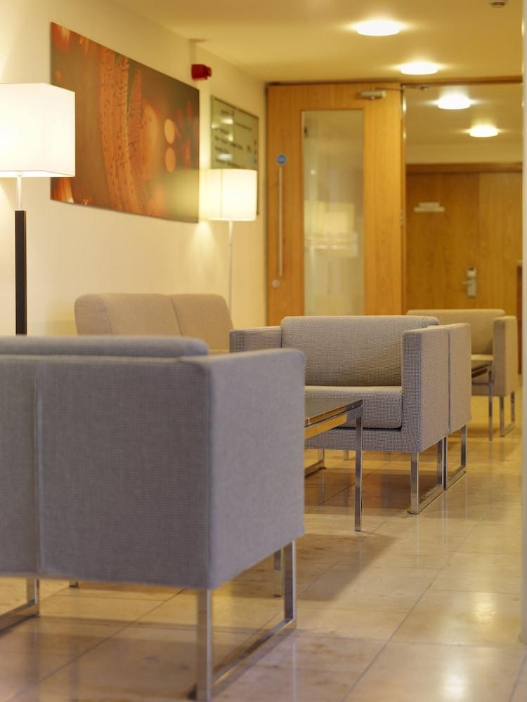 Maldron Hotel Portlaoise Buitenkant foto